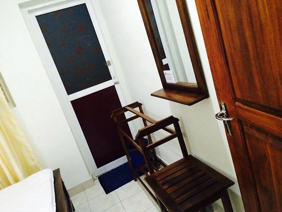 Sleep Cheap Hostel Negombo