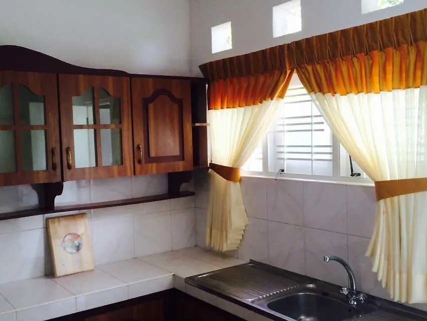 Sleep Cheap Hostel Negombo