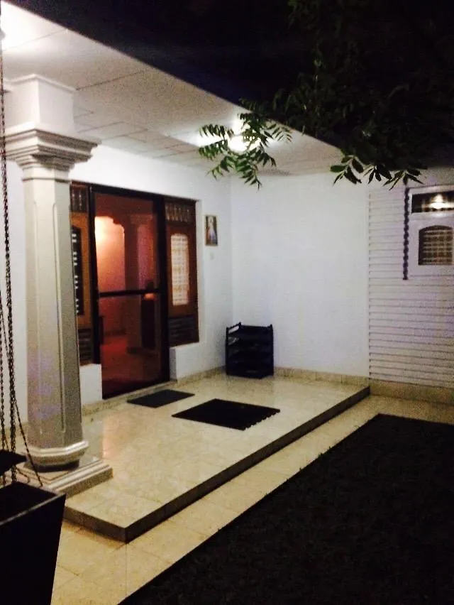 Sleep Cheap Hostel Negombo