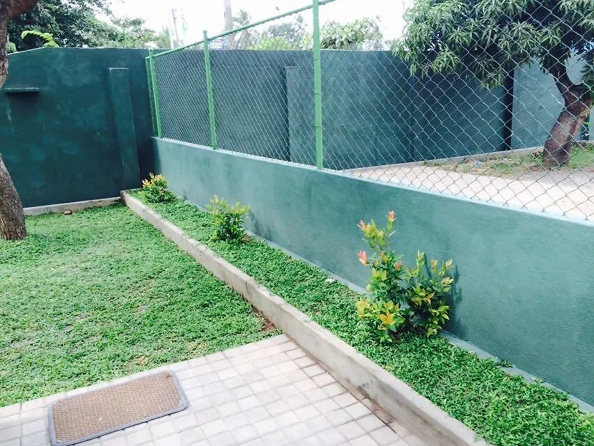Sleep Cheap Hostel Negombo Sri Lanka