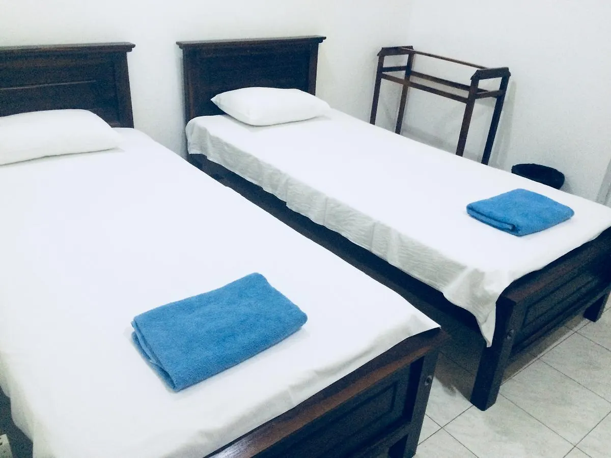 Sleep Cheap Hostel Negombo